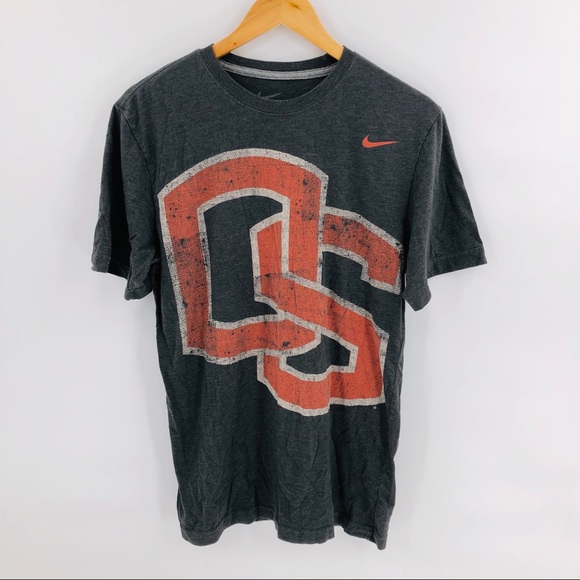 the nike tee standard fit